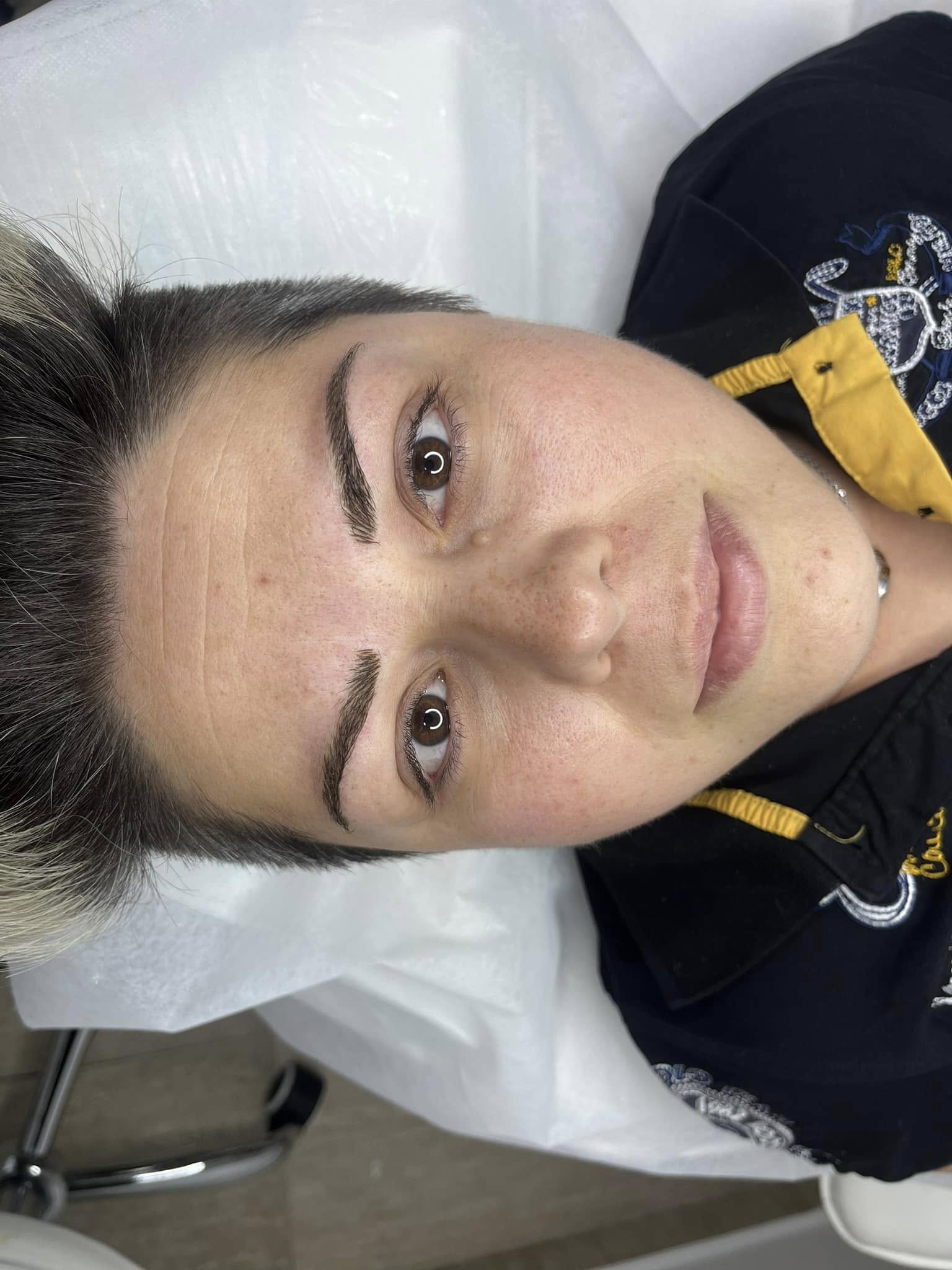 Ретуш на микроблейдинг — освежаване на цвета и формата