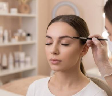 Професионално ламиниране на вежди и мигли в Силистра за естествен обем и перфектна форма