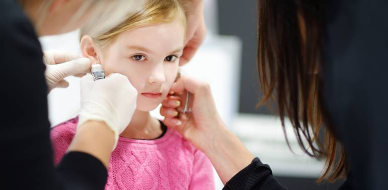 Пробиване на уши за деца и възрастни